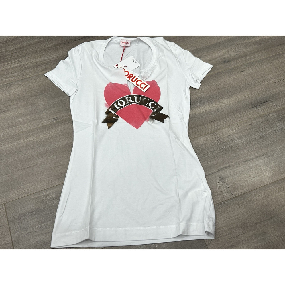NWT FIORUCCI‎ Womens White V Neck Heart Spray Paint Logo Graphic Tshirt Size S